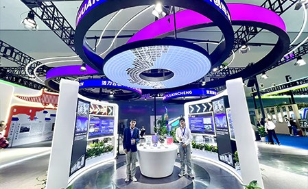 国科欣脑亮相2025上海城市博览会，脑电耳机项目引发广泛关注